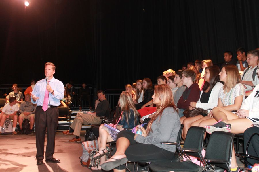 Politician Bob Dold seeks to inform students about civic engagement