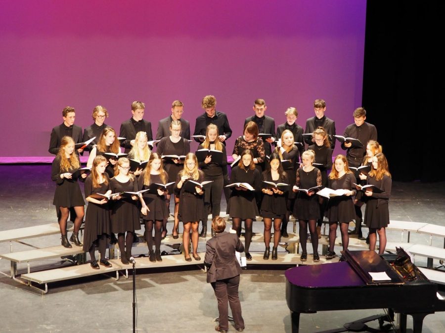German+choir+students+perform+with+North+students