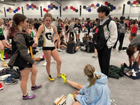 The 4x2 runners prepare for their race at indoor conference.