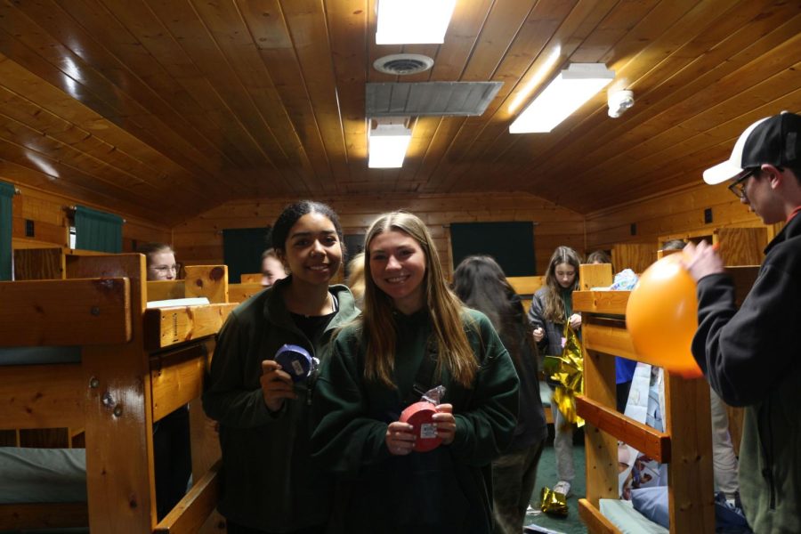 Juniors Jeana Roscoe and Jada Kemp decorate bunks at Camp Duncan.
