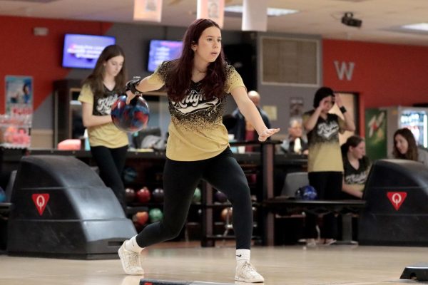 Girls bowling competes in Sectionals